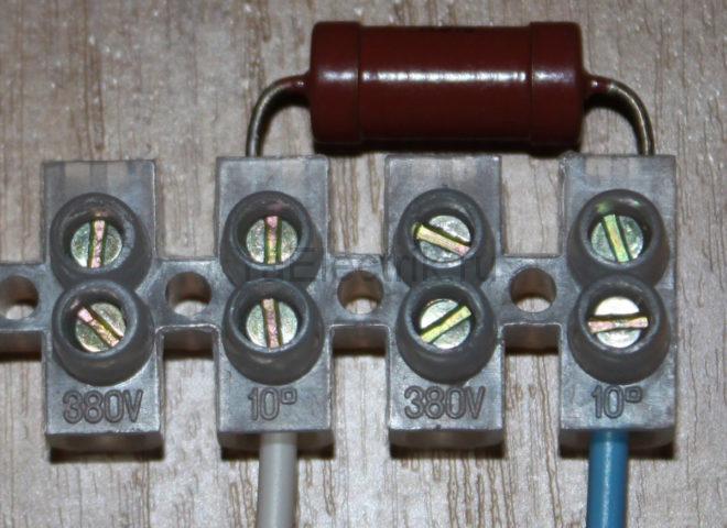 installation of a resistor in a junction box