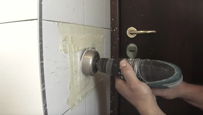drilling a socket in a tile