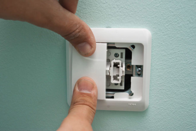 how to disassemble a light switch