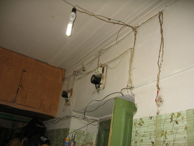 hệ thống dây điện cũ