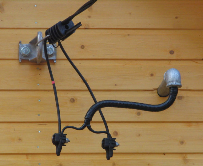 supply of electricity to the house with a self-supporting insulated wire cable