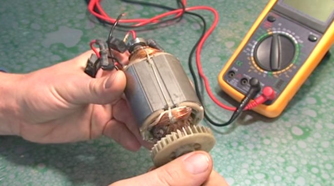 checking the electric motor with a multimeter