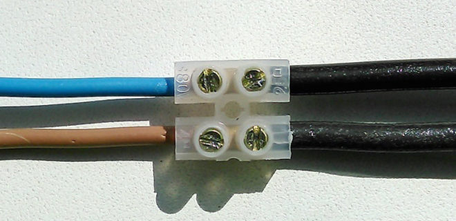 connection of aluminum and copper wires with a terminal block
