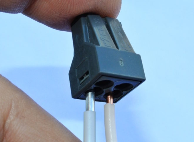 kết nối dây đồng và nhôm bằng cách sử dụng một khối thiết bị đầu cuối