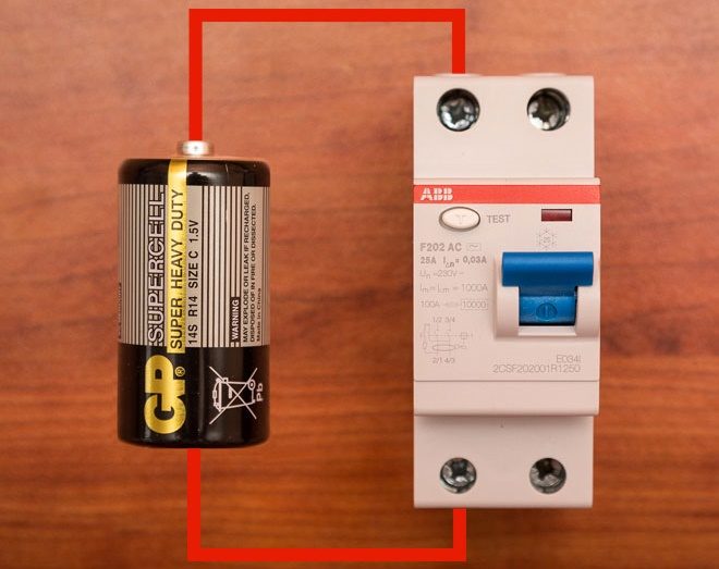Connecting the battery to the RCD terminals